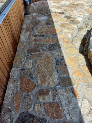 Création d'une terrasse en pierres d'Elven à Quimiac